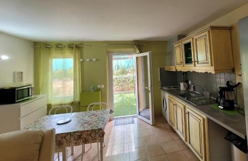 Gargas House | Tranquil Gîte with Pool and Ocean Views in Luberon