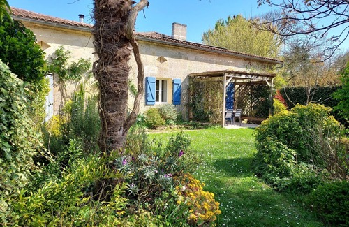 Cezac Cottage | Gîte de Charme: Perfect Getaway with Pool & Spa Amenities