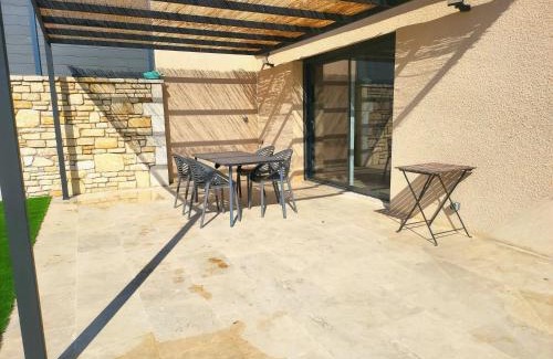 Bessas House | Cozy Gîte in South Ardèche with Private Pool for 4