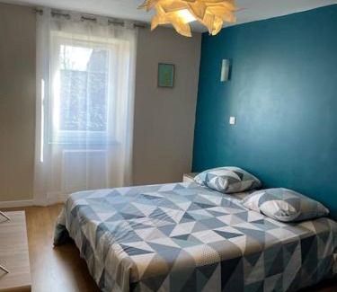 Moyrazes House | Oceanfront Gîte de Moyrazes: Family-Friendly Retreat