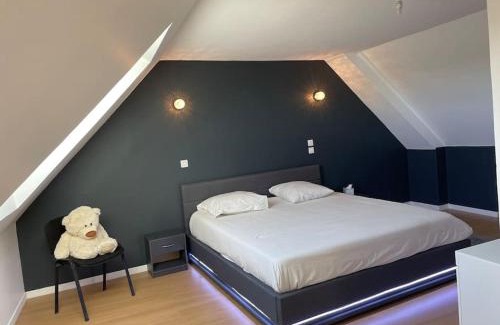 Moyrazes House | Oceanfront Gîte de Moyrazes: Family-Friendly Retreat