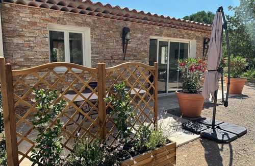 Les Arcs-sur-Argens Apartment | Gîte de Charme: Ocean View Retreat for Two with Pool