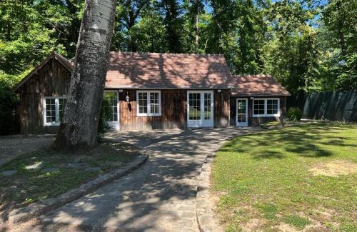 Andelu House | Family-Friendly Gîte near Thoiry Zoo with Garden & Wifi