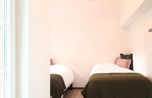 Andelu House | Family-Friendly Gîte near Thoiry Zoo with Garden & Wifi