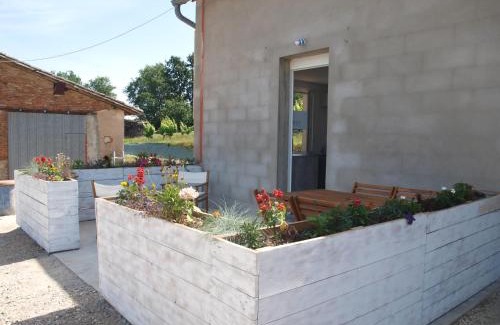 Fronton Apartment | Top-Rated Aparthotels in Fronton, France with Ocean Views