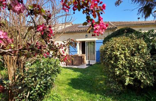 Civrac-de-Blaye House | Gîte de Fenouil - Cozy Retreat with Pool and Ocean Views