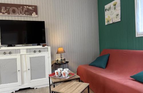 Le Theil House | Gîte De Fontariol avec piscine et Wi-Fi à Le Theil pour 6 personnes - FR-1-489-590