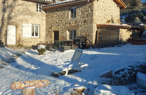 Jeansagniere Cottage | Idyllic Gîte de Montagne: Family-Friendly Retreat in Nature