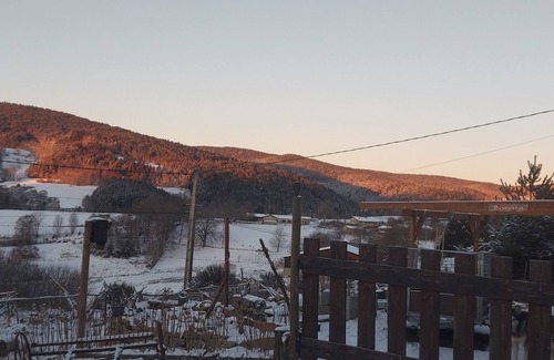 Jeansagniere Cottage | Idyllic Gîte de Montagne: Family-Friendly Retreat in Nature