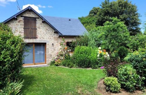 Marcillac-la-Croisille Apartment | Cozy Gîte de France Le Fournil: Child-Friendly Retreat