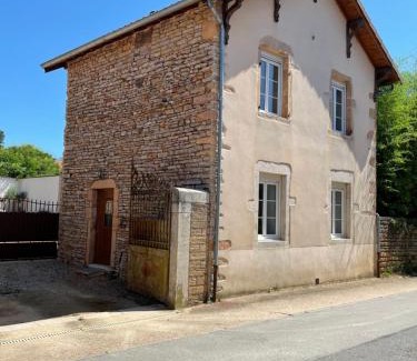 Saint-Maurice-de-Satonnay House | Pet-Friendly Gîte de la Grenouillette with High Guest Ratings