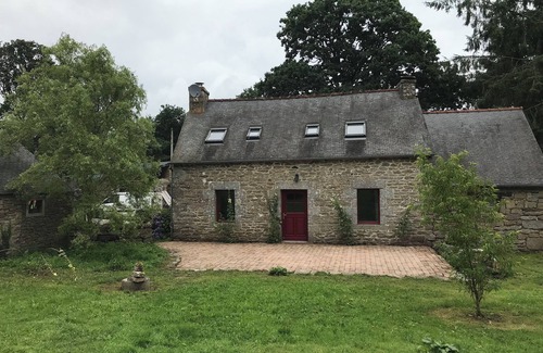 Saint-Nicolas-du-Pelem House | Family-Friendly Retreat at Gîte de Kergoubleau