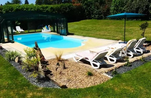 Condat-sur-Ganaveix Villa | Gîte de France: Embrace Nature with Family-Friendly Amenities