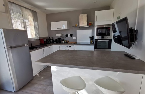 Vaison-la-Romaine House | Gîte de France 3*: Air-Conditioned Retreat with Ocean View