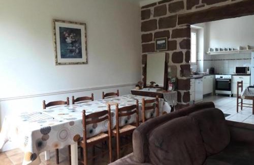 Vars-sur-Roseix Apartment | Family-Friendly Gîte de France in Vars-sur-Roseix