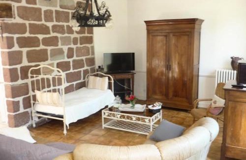 Vars-sur-Roseix Apartment | Family-Friendly Gîte de France in Vars-sur-Roseix