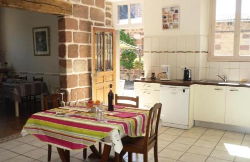 Vars-sur-Roseix Apartment | Family-Friendly Gîte de France in Vars-sur-Roseix