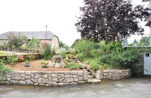 Soudeilles Apartment | Family-Friendly Retreat at Gîte de France à Soudeilles