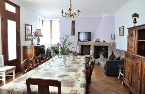 Soudeilles Apartment | Family-Friendly Retreat at Gîte de France à Soudeilles