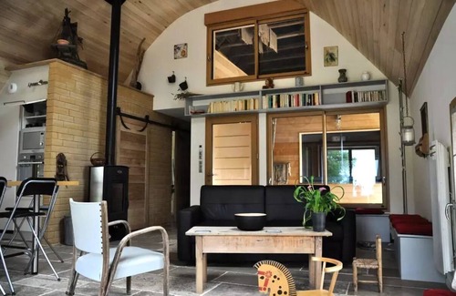 Bassignac-le-Bas Villa | Family-Friendly Gîte de France in Bassignac-le-Bas