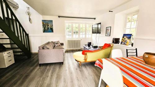 Brive-la-Gaillarde Apartment | Gîte de France Pool house 3 épis - Gîte de France 3 personnes MAE-4641