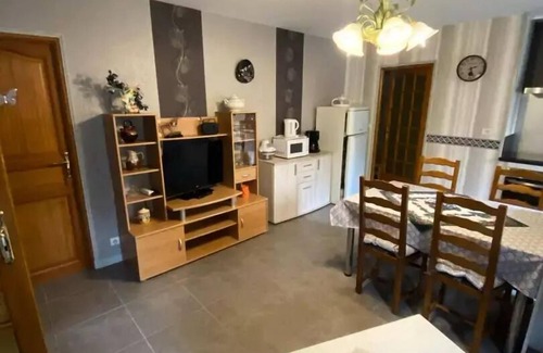 Lissac-sur-Couze Villa | Gîte de France: Cozy Retreat with Spa and Breakfast