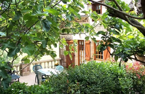 Lanteuil Villa | Relax at Gîte de France in Lanteuil: Spa & Breakfast Available