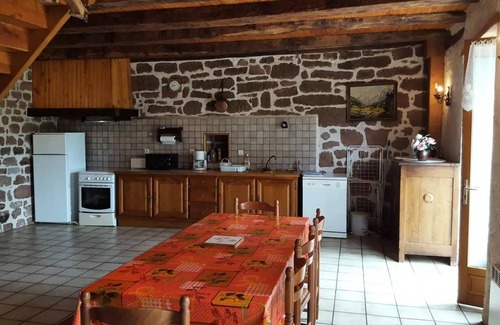 Louignac Villa | Comfortable Gîte de France La Besse for 6 with Spa & Breakfast