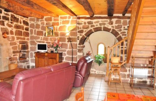 Louignac Apartment | Comfortable Gîte de France La Besse for Family Stays