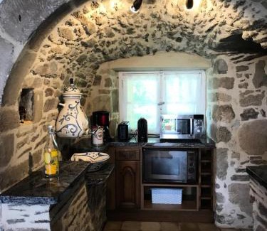 Le Pescher Apartment | Family-Friendly Retreat at Gîte de France Latour 6 People