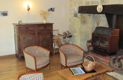 Saint-Robert Apartment | Family Retreat at Gîte de France Le Colibri for 6 Guests