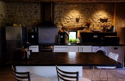 Yssandon House | Relaxing Retreat at Gîte de France with Spa & Breakfast