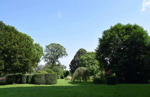 Mazerny Villa | Family-Friendly Gîte de Gaupuy with Kitchen & Pet Amenities