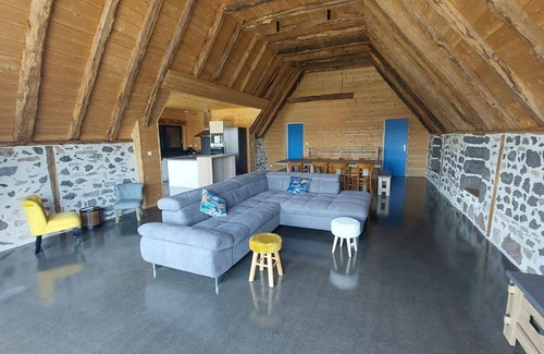 Paulhenc House | Group Retreat for 12 with Pool and Ocean Views