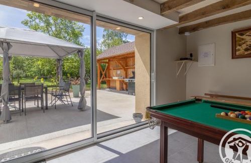 Boce House | Group Getaway Near Chandelais Forest with Game Room & Pool