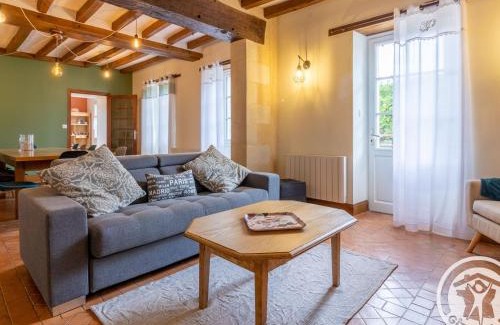 Boce House | Group Getaway Near Chandelais Forest with Game Room & Pool