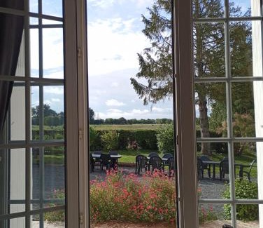 Neuille-Pont-Pierre House | Pet Friendly Oceanfront Gîte de groupe du Coudray - 9/10 Rated