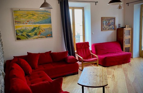 Romagnat House | Child-Friendly Gîte de l'école with 9.2/10 Guest Rating