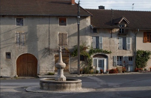 Gigny House | Pet-Friendly Gîte de L'abbaye: Oceanfront Retreat Awaits