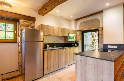 Brandivy House | Cozy Gîte de l'Abbaye: Two Bedroom Retreat for Families