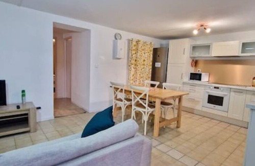 Buzet-sur-Baise House | Inviting Gîte de L'akwaba with Spa & Child-Friendly Amenities