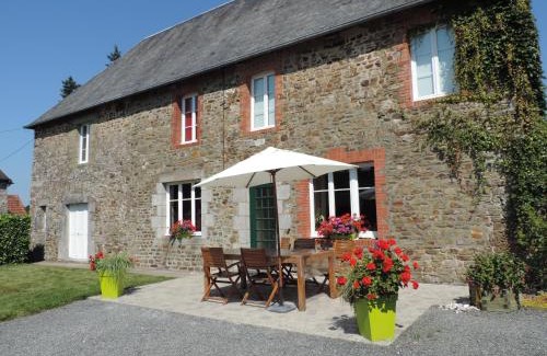 Notre-Dame-de-Cenilly House | Family-Friendly Gîte De L'arthour with Kitchen Access