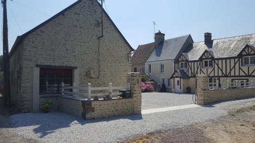 Englesqueville-la-Percee House | Family-Friendly Gîte de la Girouette - Rated 8.3/10