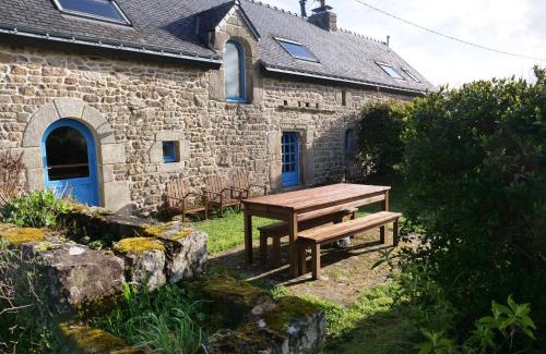 Brech House | Experience Gîte de l'Hirondelle bleue: Family-Friendly Retreat