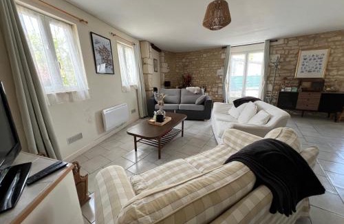 Genac-Bignac House | Gîte de l'hortensia: Serene Oceanfront Retreat Awaits