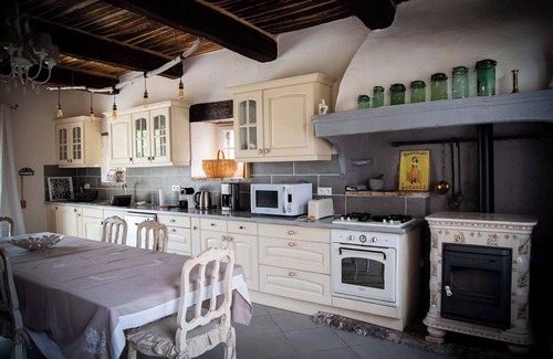 Valensole Cottage | Family-Friendly Retreat at Gîte de l'Olivier Awaits