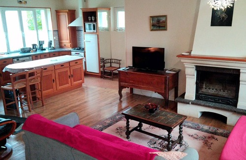 Bethines House | Charming Gîte de la Boissière: Pet-Friendly Retreat Awaits