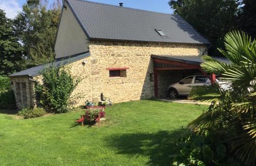 Epiniac House | Kid-Friendly Retreat at Gîte de la Fresnais - Rated 9.6/10