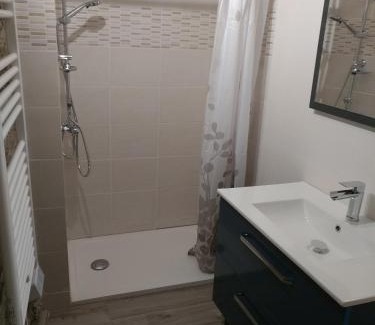 Prevencheres House | Pet-Friendly Gîte de la Garde with Excellent Guest Ratings