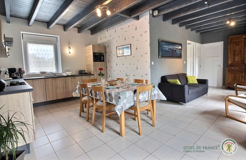 Coetmieux House | Gîte de la Glanerie: Oceanfront Family Retreat Awaits